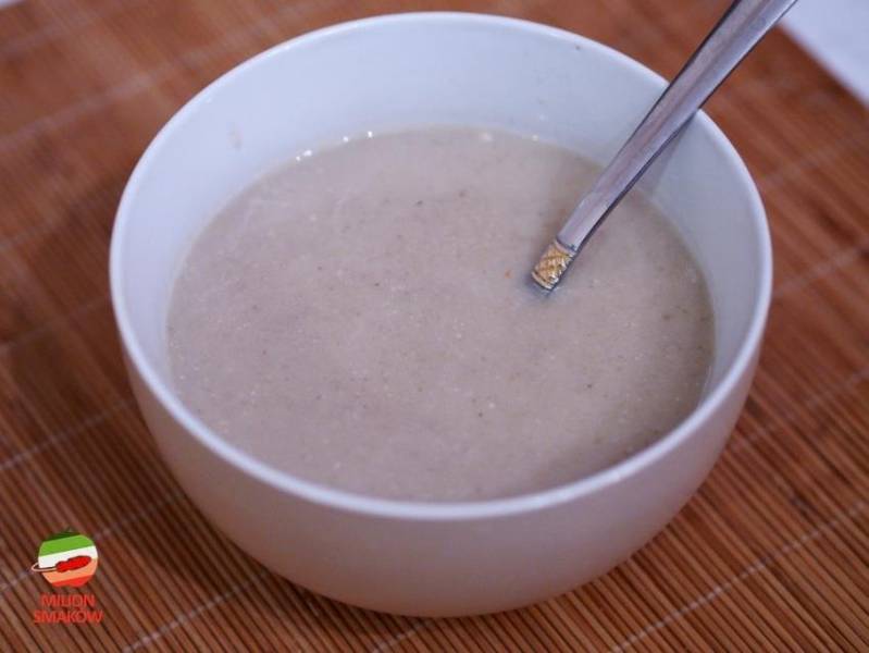 Ostra zupa krem z selera i pieczarek