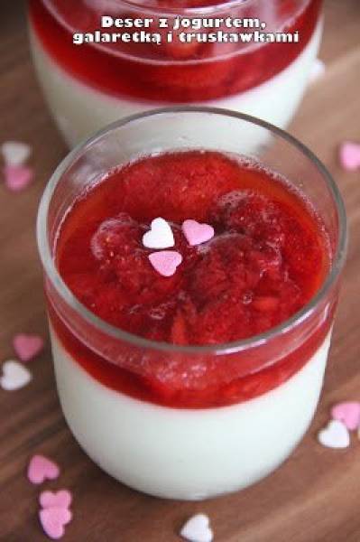 Deser na zimno z jogurtem naturalnym, galaretką i truskawkami ♥