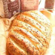 Chleb z błyszczącą skórką i siemieniem lnianym