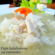 Kalafiorowa zupa odchudzająca na rumianku z ryżem i kurczakiem