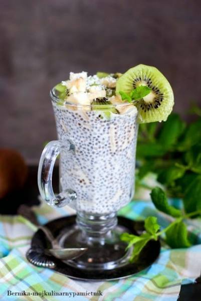 Deser z chia, kiwi i bananem