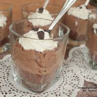 czekoladowe serniczki w szklance