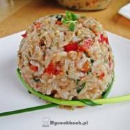 Orientalna sałatka z ryżem i tuńczykiem