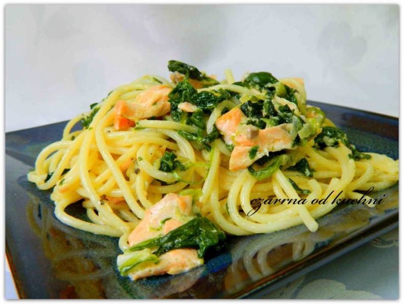 Spaghetti z łososiem i szpinakiem