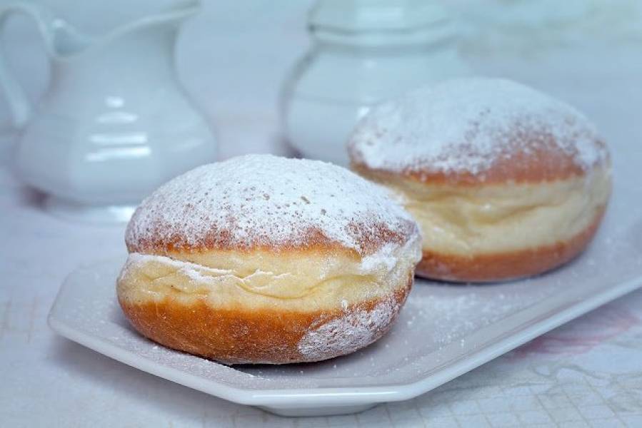 Skąd pochodzą pączki i faworki?