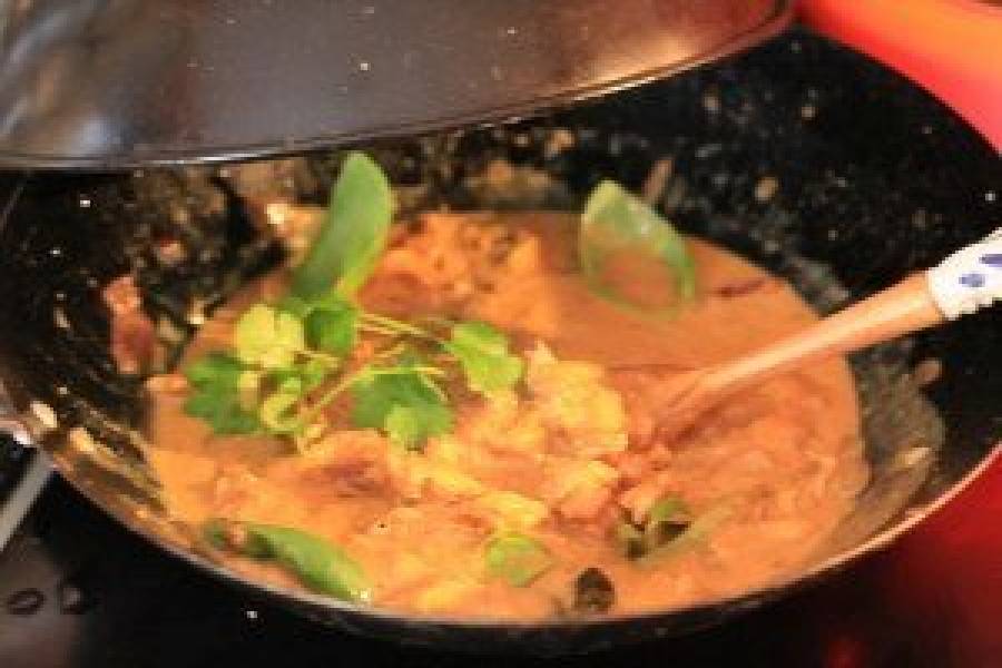 Piersi kurze w czerwonym curry