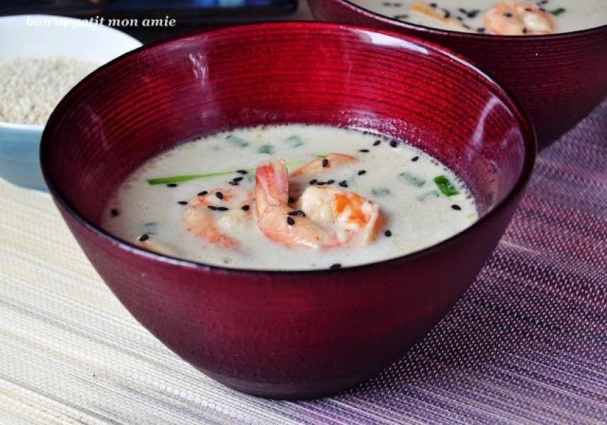 Tajska zupa kokosowa z krewetkami (Tom Kha)