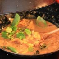 Piersi kurze w czerwonym curry