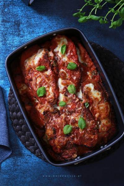 Włoska zapiekanka z bakłażana z sosem pomidorowym – wegetariańska lazania