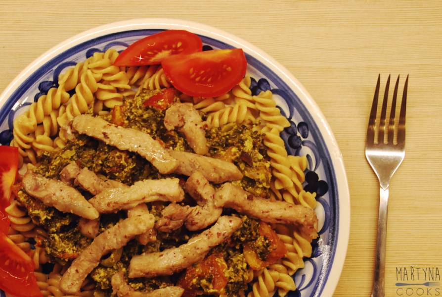 Fusilli ze szpinakiem i pomidorami / Spinach and tomatoes rye fusilli