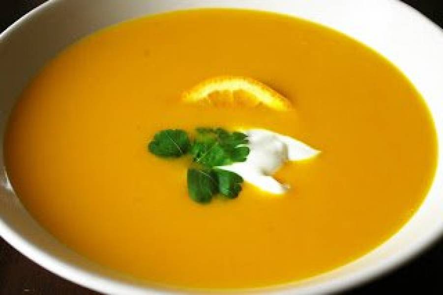 Zupa pomarańczowo-marchewkowa z imbirem.