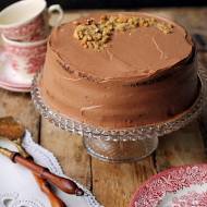 Tort czekoladowo-cynamonowy z nutellą i orzechami włoskimi…