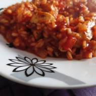 Ryż w sosie pomidorowym z indykiem.