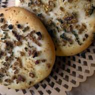 Syryjskie chlebki cebulowo – miętowe