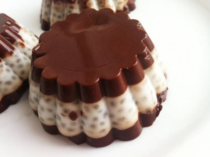 Kokosowo czekoladowy deser z chia wegański, bezglutenowy