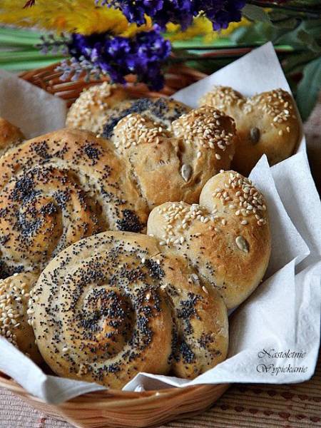 Wielkanocne bułeczki zajączki (pszenno-żytnie)