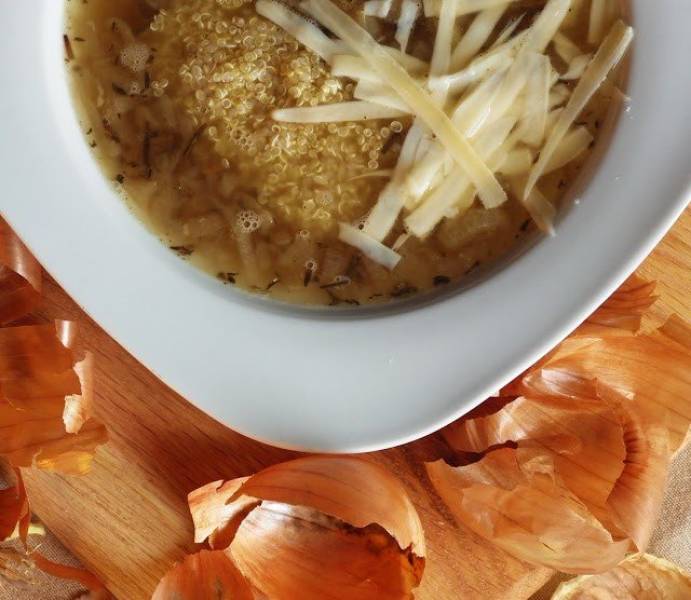 Francuska zupa cebulowa z quinoą i serem gruyere