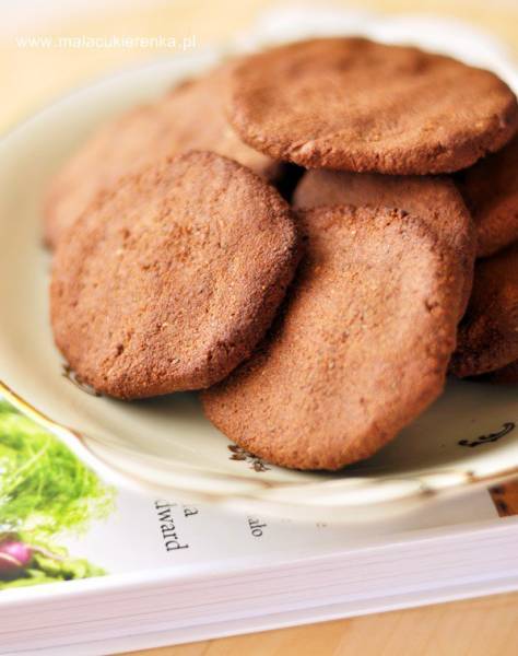 Książka „Smakowita Ella”  oraz ciastka czekoladowo – orzechowe z nasionami chia