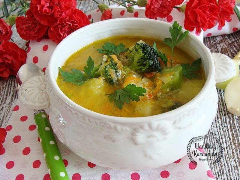 Wiosenna zupa z warzywami i kaszą jaglaną
