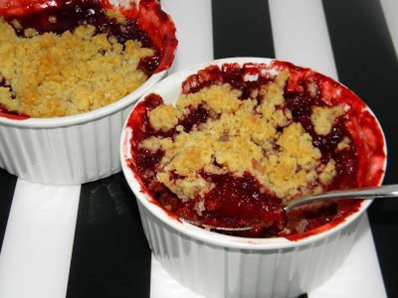 Crumble z truskawkami.