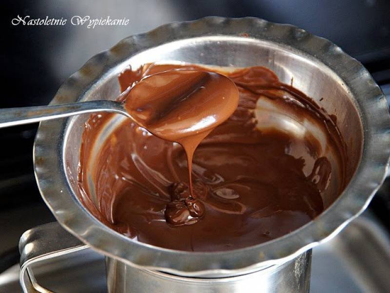 Jak rozpuścić czekoladę w kąpieli wodnej?