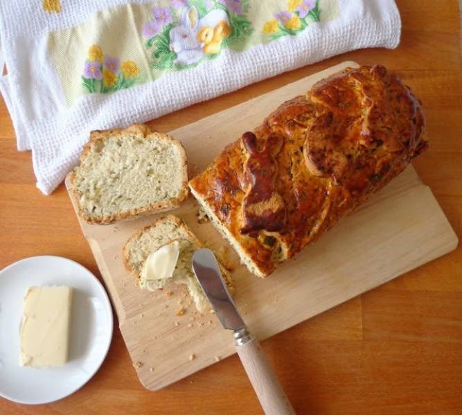 Wielkanocny chlebek (Pane pasquale)