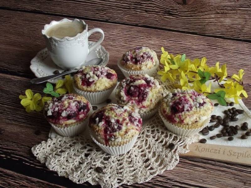 Słodkie środy - Waniliowe muffiny z kawą i malinami pod kruszonką