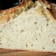 Domowy chleb pszenny z garnka
