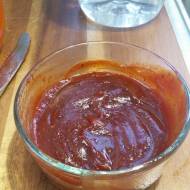 Poszukujesz więcej smaku – spróbuj tego sosu czekoladowego z chili do grillowanych mięs