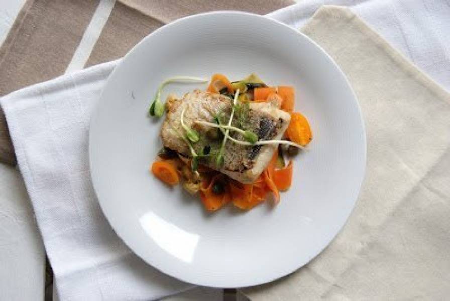 Filet z sandacza na warzywnym tagliatelle z grzybami