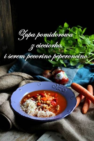 Zupa pomidorowa z cieciorką i serem pecorino peperoncino