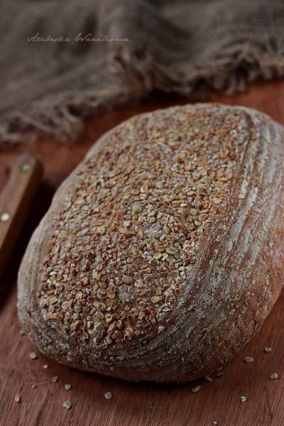 Chleb pszenny na zakwasie z płatkami owsianymi
