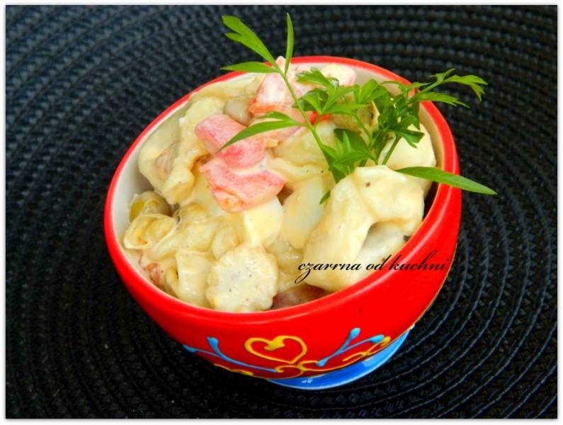 Sałatka z tortellini i pomidorami