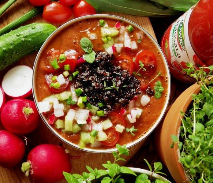 Wiosenne gazpacho z czarną quinoą (bez glutenu, bez laktozy, wegańskie)