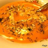 Zupa marchewkowo imbirowa z jogurtem i słonecznikiem