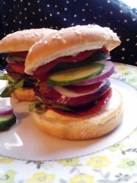 Hamburger z salami