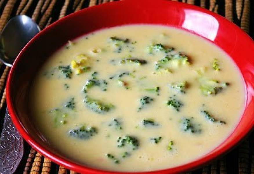 Zupa serowa z brokułami.