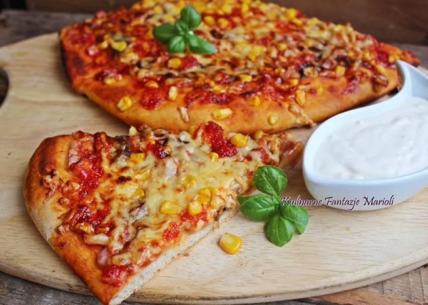 PIZZA  SZYNKOWA    Z     SOSEM   BARBECULE