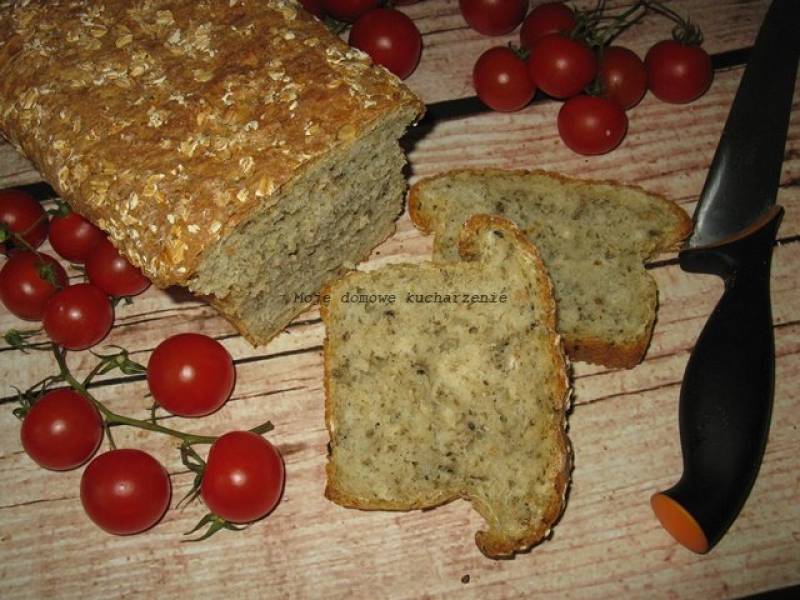 Chleb ziołowy z płatkami owsianymi