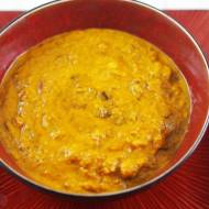 Klasyczne curry z ziemniakami i ciecierzycą