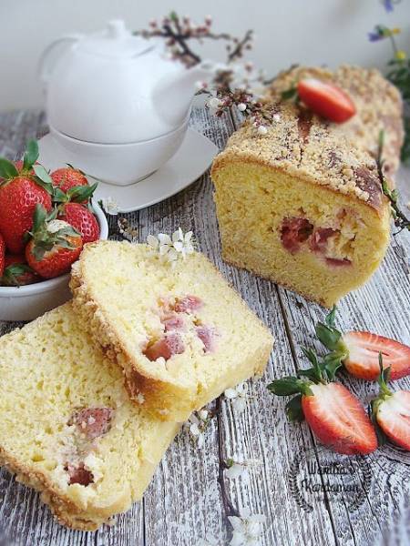 Strudel drożdzowy z truskawkami