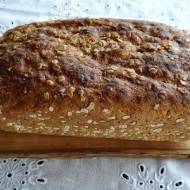 Chleb pełnoziarnisty z płatkami owsianymi