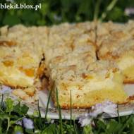 Ciasto ucierane z serem, brzoskwiniami i kruszonką