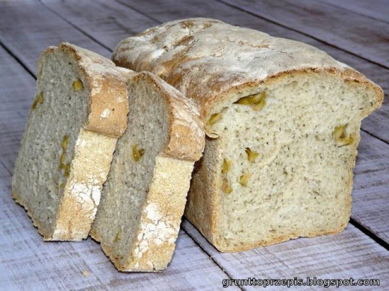 Chleb na drożdżach z oliwkami
