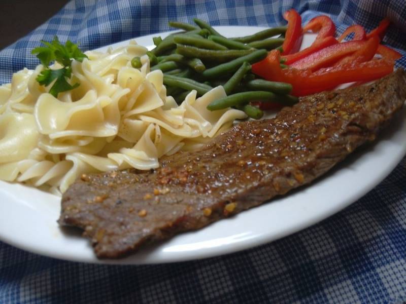 GRILLOWANA WOŁOWINA Z MAKARONEM - OBIAD DIETA 1500 KCAL.