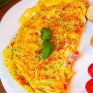 Omlet z papryką i żółtym serem