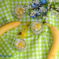 Krem bananowo - chałwowy z kwiatami forsycji i mirabelki
