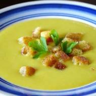 Kremowa zupa z cukinii i kukurydzy.