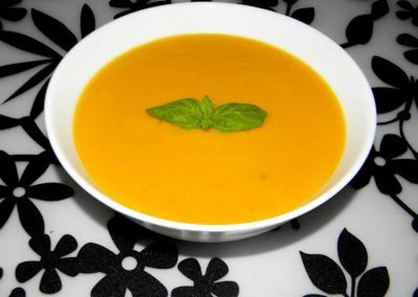 Zupa marchewkowo-imbirowa z mleczkiem kokosowym.