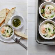 Szparagi pieczone – z bekonem, jajkiem i serem Provolone